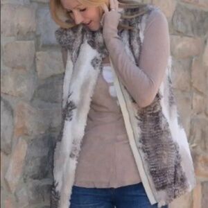 CAbi #3179 Aspen Faux Fur Vest Full Zip Size M